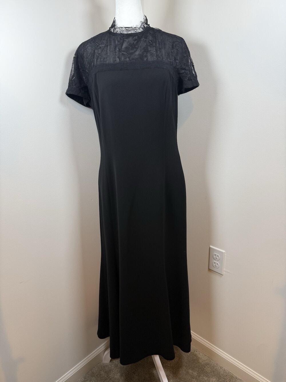 Lafayette 148 Women's Black Maxi Dress Size 6 Lace Upper Fit and Flare Cocktail